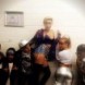 Miley d�fendue par une danseuse